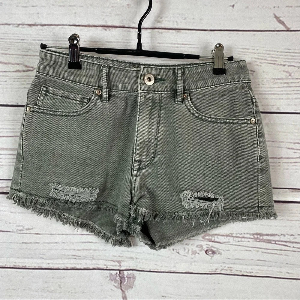 BULLHEAD Denim Co. High Rise gray distressed denim shorts Sz 3